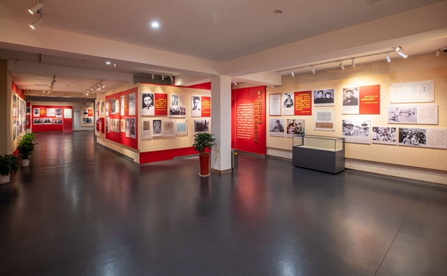 4.“中國共產(chǎn)黨人的家風”檔案展,。攝影  丁亮.jpg